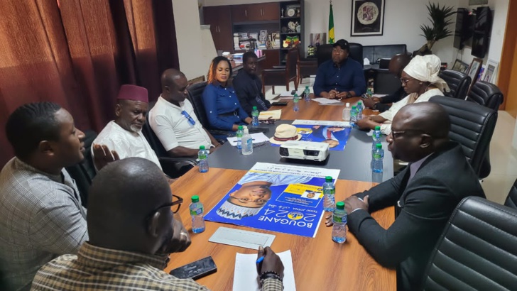 Photos : PASTEF chez Bougane pour achever Macky Sall... Photos : PASTEF chez Bougane pour achever Macky Sall...