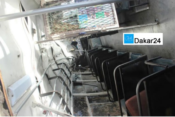 Regardez comment le bus Tata de la Ligne 4 a chuté du pont de la Foire et s’est écrasé sur un taxi
