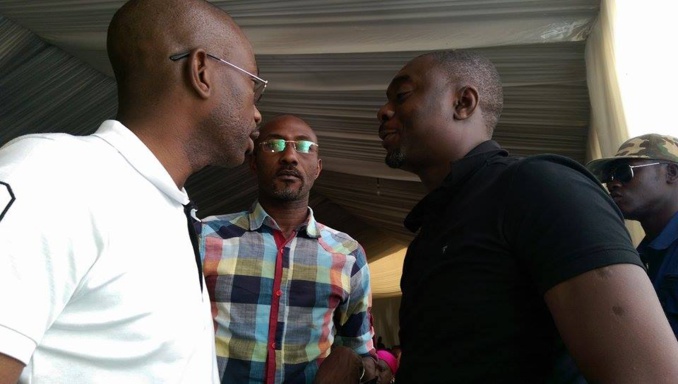 Elhadj Talla, Chargé de missions de Cheikh Amar, présentant Kader Ndiaye, le vice-président de Holding Amar, au maire de Ross Béthio, Amadou Bécaye Diop.
