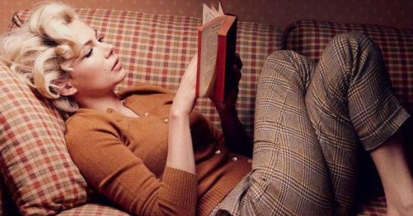 10 raisons de sortir avec une fille qui adore lire, juste parce qu'elles ont de l'imagination devrait suffire...