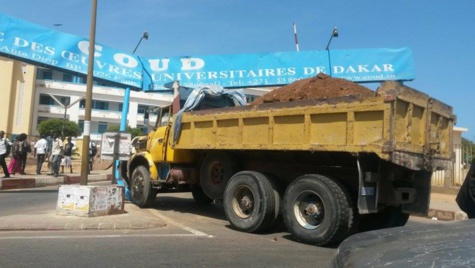 Un camion fou sème la panique devant la porte principale de l'UCAD