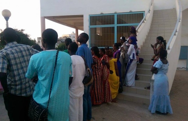 Quelques images de l’arrivée de Thione Seck au palais de Justice de Dakar