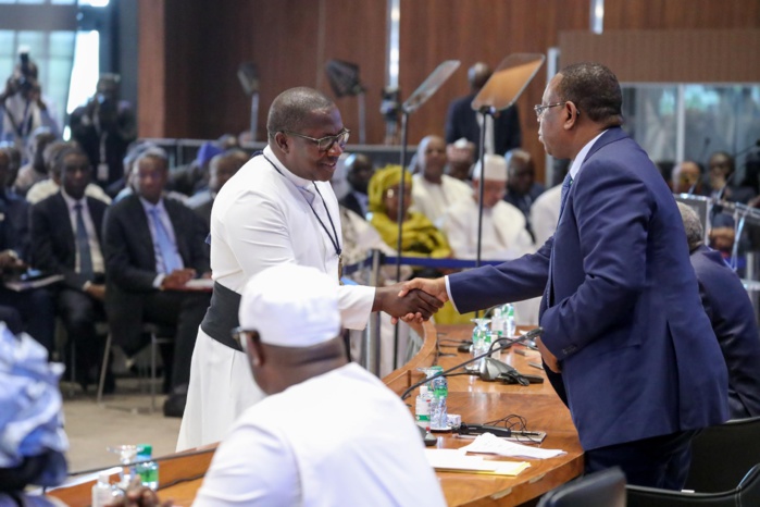 Photos: Le Président Macky Sall face aux acteurs du Dialogue national Photos: Le Président Macky Sall face aux acteurs du Dialogue national