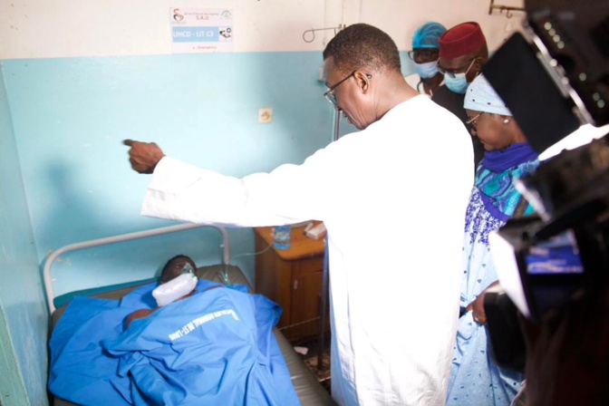 Saint-Louis: Amadou Bâ, Premier ministre, au chevet des rescapés du chavirement de la pirogue de clandestins Saint-Louis: Amadou Bâ, Premier ministre, au chevet des rescapés du chavirement de la pirogue de clandestins