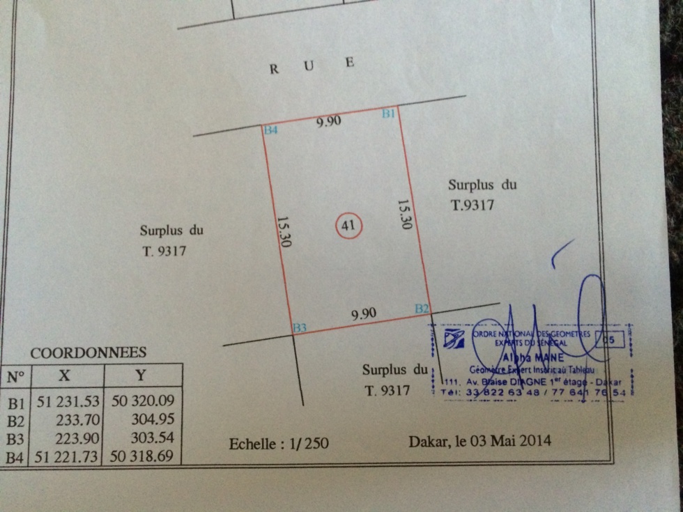 Urgent : Des bâtiments construits à 200 m de l’aéroport LSS en train d’être rasés par Abdoulaye Diouf Sarr en collaboration avec le gouverneur de Dakar, Mohamed Fall