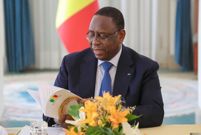 Le rapport du Dialogue en mains : Le Président Macky Sall va saisir le Conseil constitutionnel sur la date de l’élection et l’après 2 avril Le rapport du Dialogue en mains : Le Président Macky Sall va saisir le Conseil constitutionnel sur la date de l’élection et l’après 2 avril