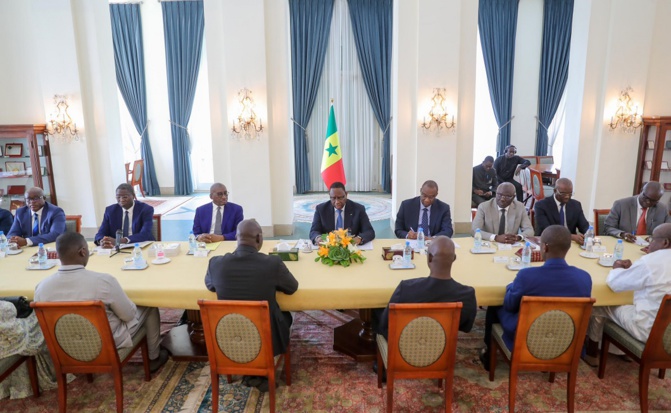 Le rapport du Dialogue en mains : Le Président Macky Sall va saisir le Conseil constitutionnel sur la date de l’élection et l’après 2 avril Le rapport du Dialogue en mains : Le Président Macky Sall va saisir le Conseil constitutionnel sur la date de l’élection et l’après 2 avril