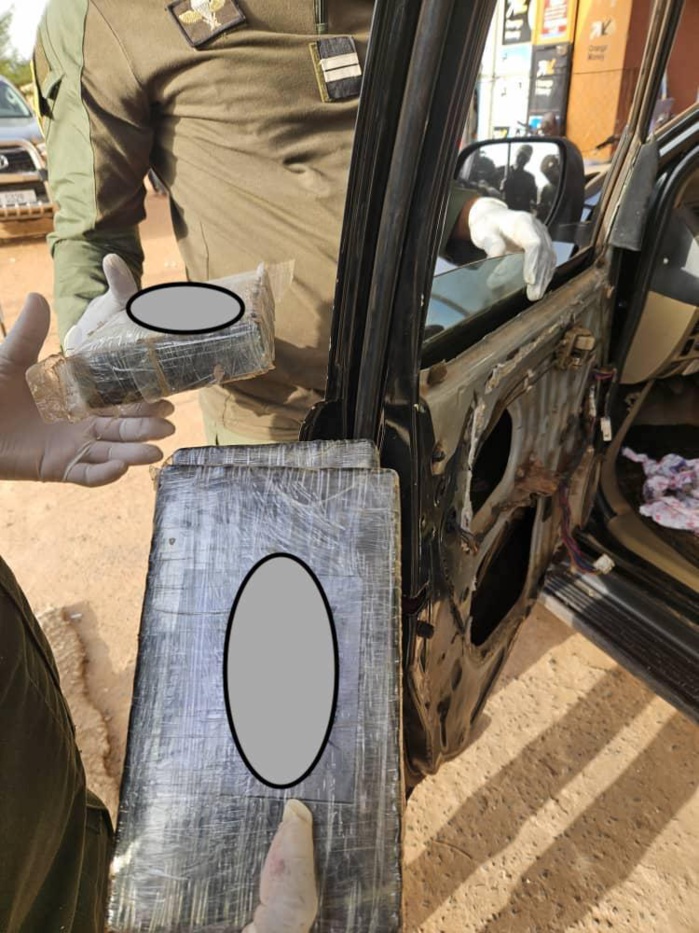 Keur-Ayip: La Douane a saisi de 11 kg de cocaïne pure et de 200 grammes de cannabis Keur-Ayip: La Douane a saisi de 11 kg de cocaïne pure et de 200 grammes de cannabis