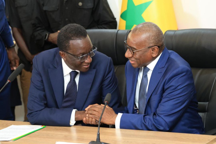 Photos: Passation de service Amadou Ba et Me Sidiki Kaba Photos: Passation de service Amadou Ba et Me Sidiki Kaba