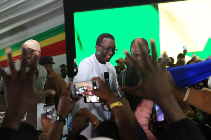 2ème jour de Campagne présidentielle : Guédiawaye déroule le tapis rouge au candidat Amadou Ba ! 2ème jour de Campagne présidentielle : Guédiawaye déroule le tapis rouge au candidat Amadou Ba !