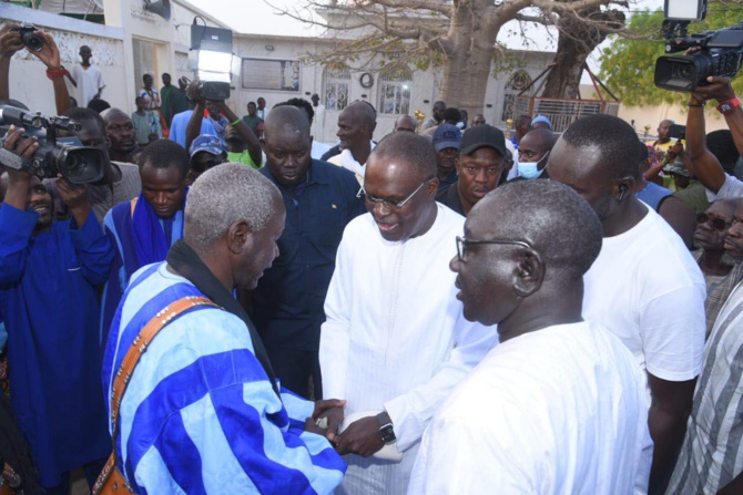 Diourbel : Khalifa Sall réitère son engagement à réconcilier la Nation et à renforcer l'État, par des réformes institutionnelles" Diourbel : Khalifa Sall réitère son engagement à réconcilier la Nation et à renforcer l'État, par des réformes institutionnelles"