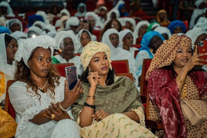 Présidentielle : Mamita Bâ, la deuxième dame d'Amadou Bâ, bat campagne pour son mari et fait carton plein à Sorano (Photos) Présidentielle : Mamita Bâ, la deuxième dame d'Amadou Bâ, bat campagne pour son mari et fait carton plein à Sorano (Photos)