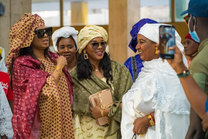 Présidentielle : Mamita Bâ, la deuxième dame d'Amadou Bâ, bat campagne pour son mari et fait carton plein à Sorano (Photos) Présidentielle : Mamita Bâ, la deuxième dame d'Amadou Bâ, bat campagne pour son mari et fait carton plein à Sorano (Photos)