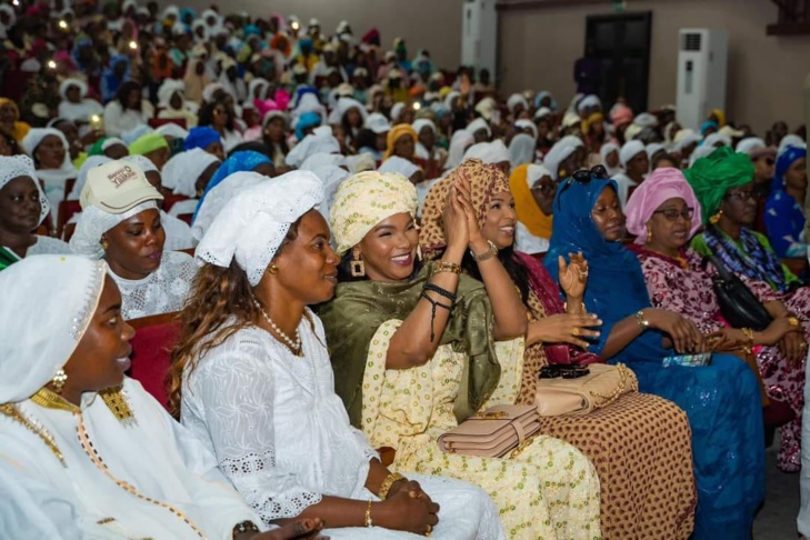 Présidentielle : Mamita Bâ, la deuxième dame d'Amadou Bâ, bat campagne pour son mari et fait carton plein à Sorano (Photos) Présidentielle : Mamita Bâ, la deuxième dame d'Amadou Bâ, bat campagne pour son mari et fait carton plein à Sorano (Photos)