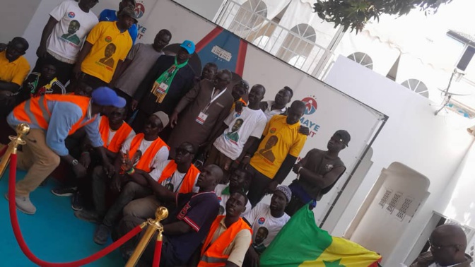 Caravane et visite de proximité: Khalifa Abdoul Aziz Mbaye, membre des Leaders de la Coalition Diomaye President, entre Ngor Almadies-Yoff-Ouest foire...