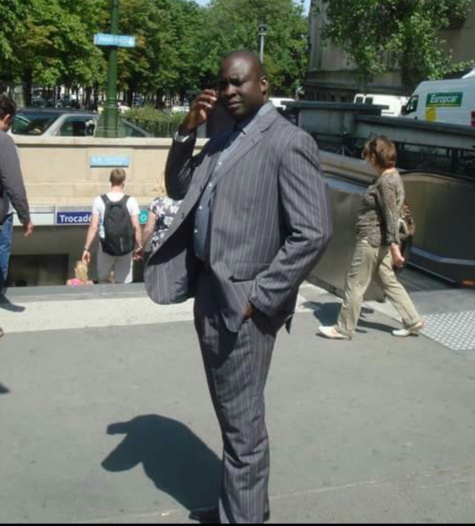 Serigne Djily Abdou Fatah Mbacké en mode "costume" à Paris 