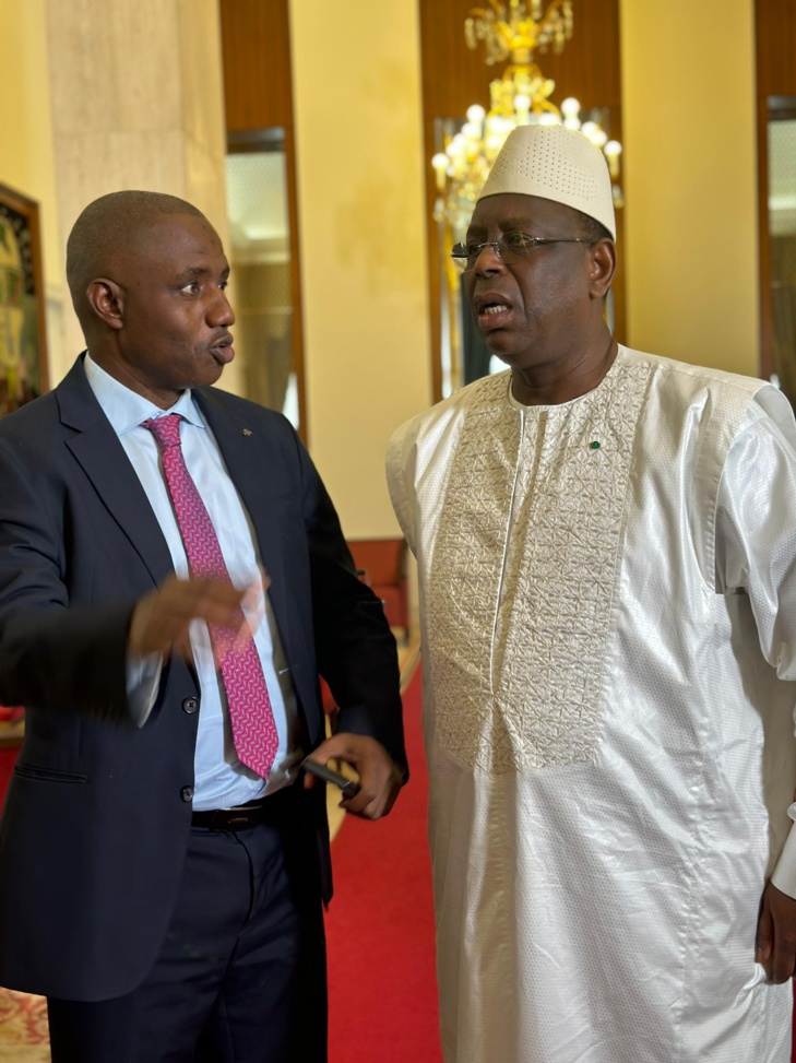 Photos : Les adieux du Président Macky Sall à Dr. Yoro Dia, Ministre-porte parole de la Présidence et...