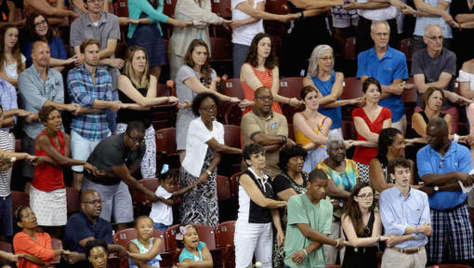 Fusillade dans une église noire aux Etats-Unis : Hommage aux victimes à Charleston