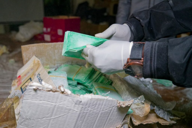 Saisie de billets noirs : Un gros coup de la Douane (Photos) Saisie de billets noirs : Un gros coup de la Douane (Photos)