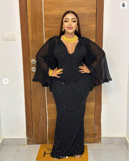 Korité 2024: Admirez la magnifique tenue de Aicha Koné, Sen Petit Galle (Photos) Korité 2024: Admirez la magnifique tenue de Aicha Koné, Sen Petit Galle (Photos)