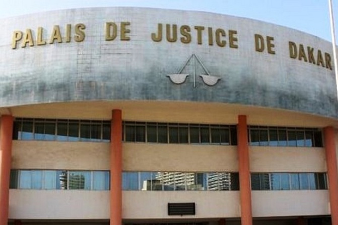 Jugés et condamnés : Deux alcooliques harcelaient un vieux, accusé d’être un indicateur de la police