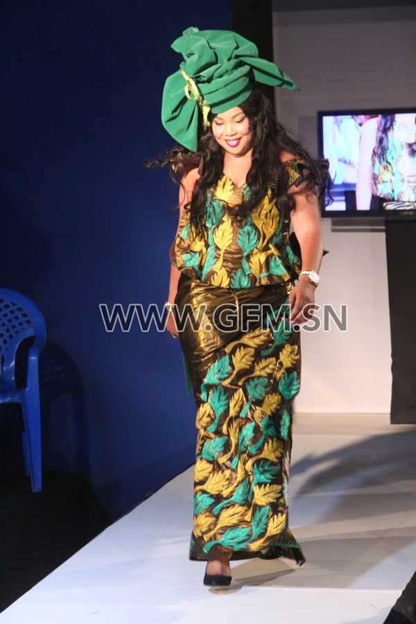 Images – Amina Poté en mode mannequin