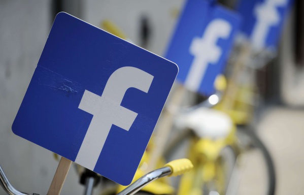 Facebook: Le réseau social change de logo