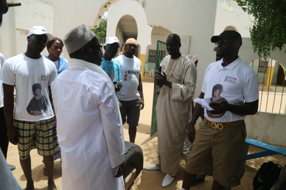 La fondation Servir le Sénégal fait des dons à travers le Sénégal grâce à l'aide des hommes d'affaires et les amis du Président.