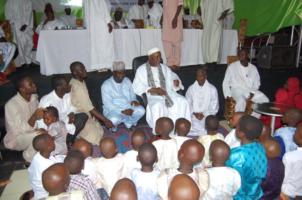 Institut Al Mouyassar Sipres I : Cheikh Abdoulaye Niass prime ses élèves qui ont récité le coran