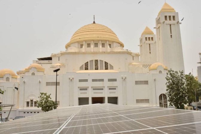 Visite de chantier de l’installation du système photovoltaïque de la Cathédrale de Dakar, par le maire Barthélémy Dias (Photos)