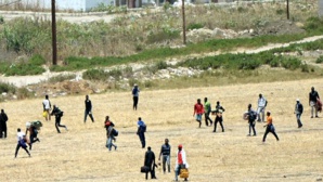 Plusieurs migrants ont fui, certains d'entre eux auraient rejoint les bois à l'extérieur de la ville