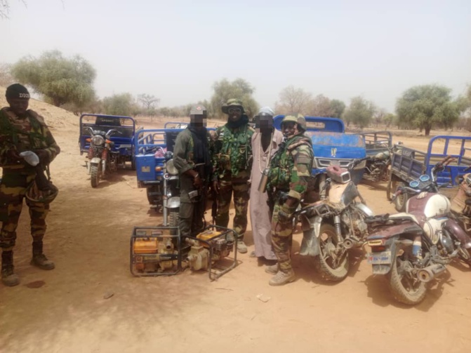 Photos / Demantèlement d’un site d’orpaillage par l’Armée : 15 personnes de nationalités étrangères, arrêtées et du matériel saisi