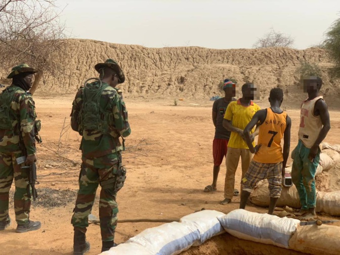 Photos / Demantèlement d’un site d’orpaillage par l’Armée : 15 personnes de nationalités étrangères arrêtées et du matériel saisi