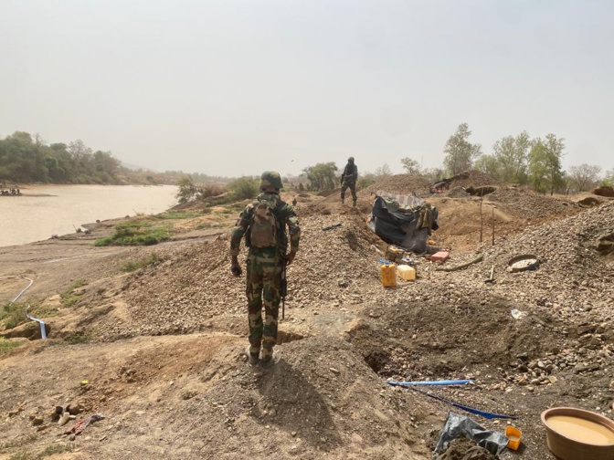 Photos / Demantèlement d’un site d’orpaillage par l’Armée : 15 personnes de nationalités étrangères arrêtées et du matériel saisi