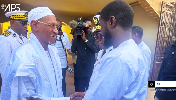 Religion / Retraite du Daakaa :  Le Président Faye en entretien avec le Khalife de Madina Gounass