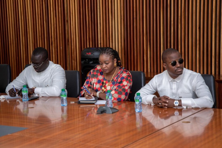 Photos: Rencontre de Dr. Serigne Guèye Diop, Ministre de l'Industrie et du Commerce avec les opérateurs économiques et commerçants, prêts à accompagner les nouvelles autorités Photos: Rencontre de Dr. Serigne Guèye Diop, Ministre de l'Industrie et du Commerce avec les opérateurs économiques et commerçants, prêts à accompagner les nouvelles autorités