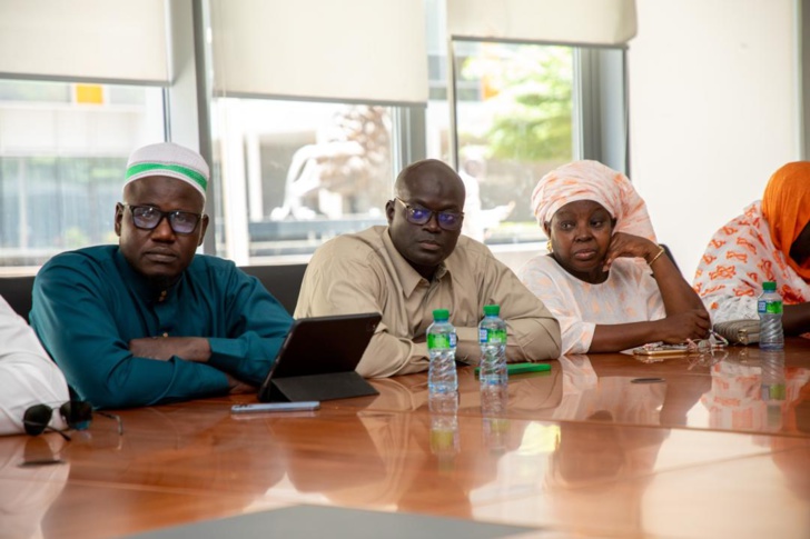 Photos: Rencontre de Dr. Serigne Guèye Diop, Ministre de l'Industrie et du Commerce avec les opérateurs économiques et commerçants, prêts à accompagner les nouvelles autorités Photos: Rencontre de Dr. Serigne Guèye Diop, Ministre de l'Industrie et du Commerce avec les opérateurs économiques et commerçants, prêts à accompagner les nouvelles autorités