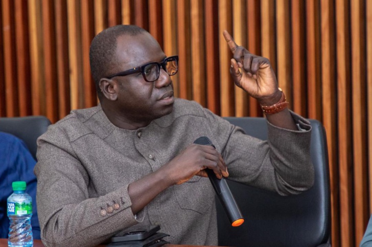 Photos: Rencontre de Dr. Serigne Guèye Diop, Ministre de l'Industrie et du Commerce avec les opérateurs économiques et commerçants, prêts à accompagner les nouvelles autorités Photos: Rencontre de Dr. Serigne Guèye Diop, Ministre de l'Industrie et du Commerce avec les opérateurs économiques et commerçants, prêts à accompagner les nouvelles autorités