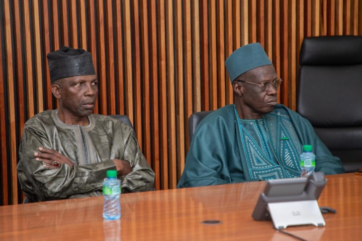 Photos: Rencontre de Dr. Serigne Guèye Diop, Ministre de l'Industrie et du Commerce avec les opérateurs économiques et commerçants, prêts à accompagner les nouvelles autorités Photos: Rencontre de Dr. Serigne Guèye Diop, Ministre de l'Industrie et du Commerce avec les opérateurs économiques et commerçants, prêts à accompagner les nouvelles autorités