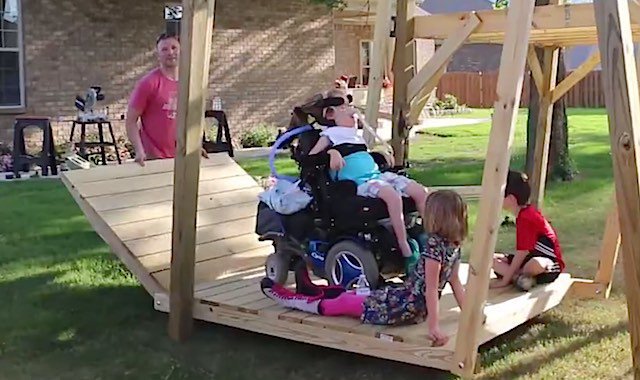 L'amour d'un père pour sa fille peut amener à réaliser des choses extraordinaires ! L'amour d'un père pour sa fille peut amener à réaliser des choses extraordinaires !