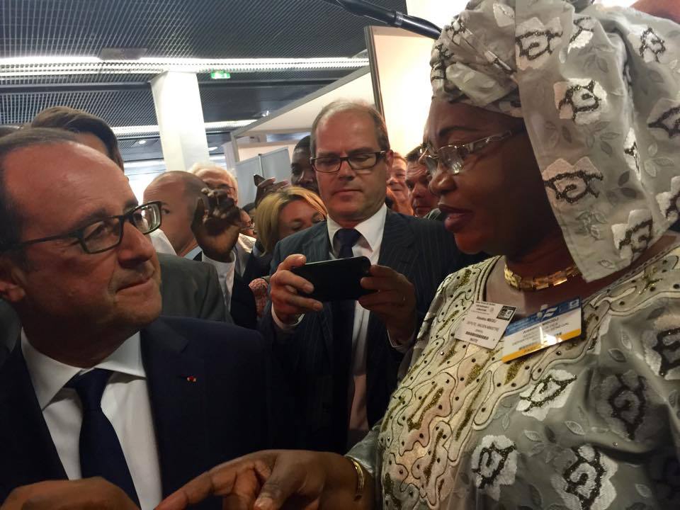 Aïda Mbodj en toute complicité avec le Président français, François Hollande