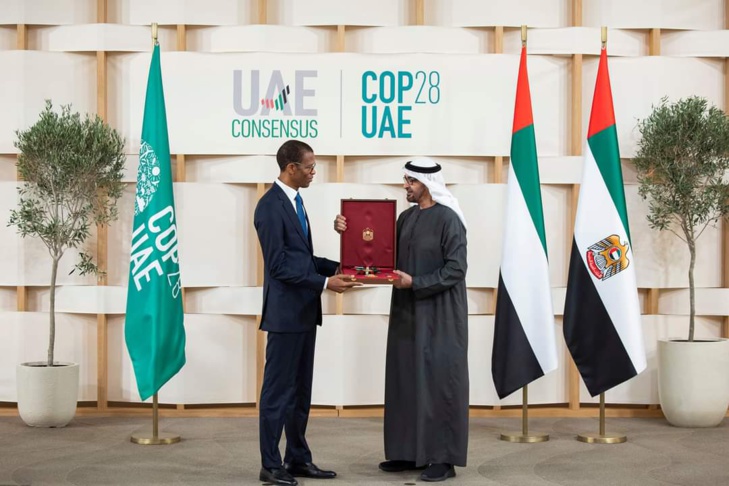 Ordre de Première classe de Zayed II: Alioune Ndoye, ancien Ministre de l'Environnement, décoré à Abou Dhabi Ordre de Première classe de Zayed II: Alioune Ndoye, ancien Ministre de l'Environnement, décoré à Abou Dhabi