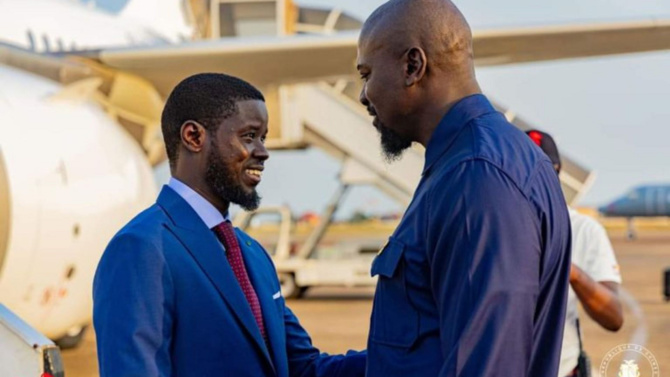 Le Président Bassirou Diomaye Faye en Guinée : Les enjeux d’une visite dans une poudrière politique