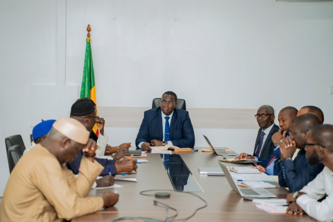 Grève dans le secteur du nettoiement : Le ministre Moussa Balla Fofana a rencontré le collectif des concessionnaires
