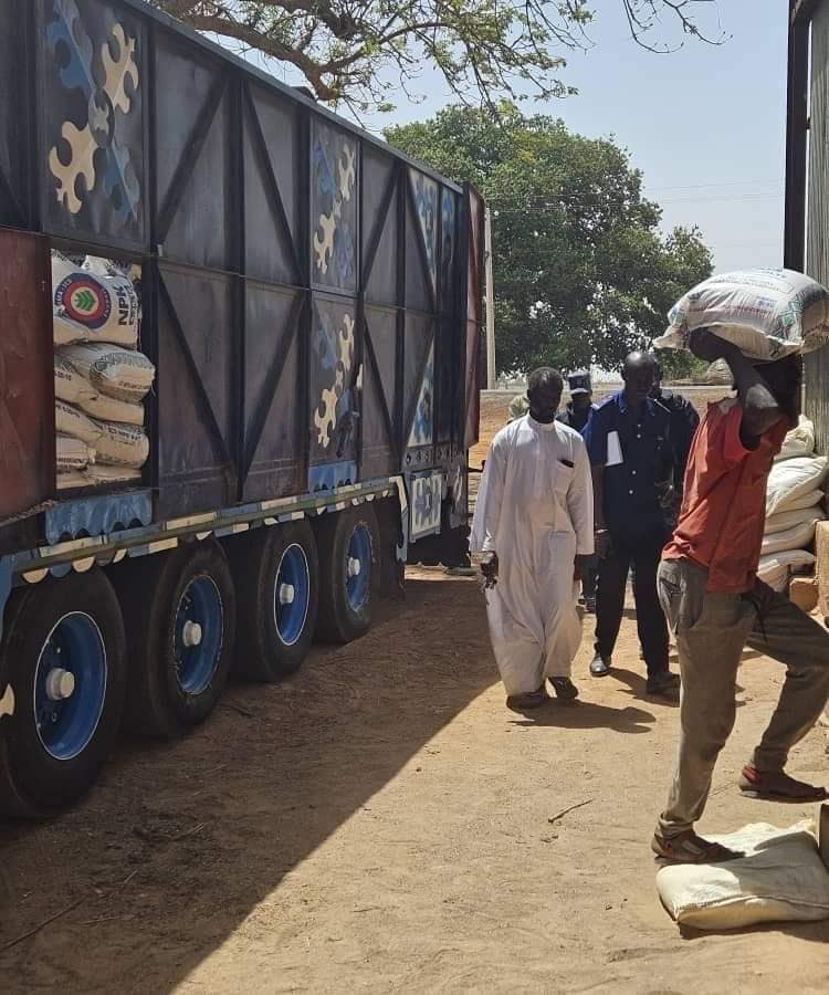 Supervision par l'Armée de la mise en place des intrants agricoles (Photos) Supervision par l'Armée de la mise en place des intrants agricoles (Photos)
