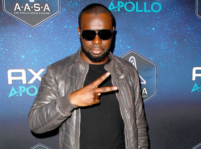 Maître Gims bâcle un concert, des fans laissent écla­ter leur colère