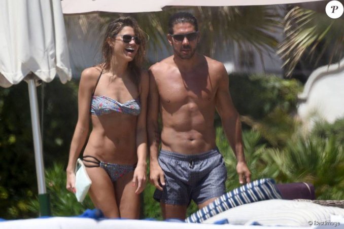 Diego Simeone (Atletico Madrid) : Soleil et câlins avec sa jeune et sexy Carla