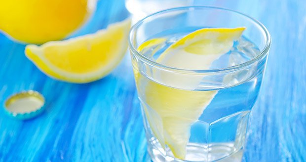 10 choses qui arrivent à votre corps lorsque vous buvez de l’eau au citron