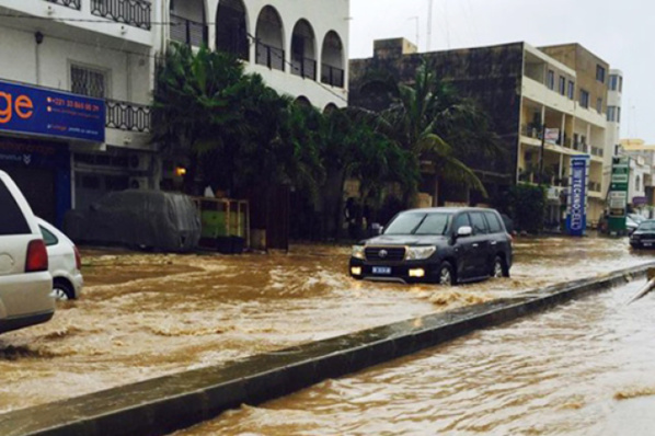 Le mur du Canal 4 effondré, Médina, Fass Delorme, Gueule Tapée et… Point E immergés : catastrophe pluviale à Dakar !
