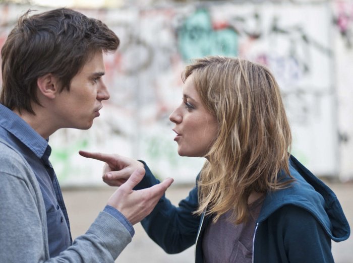 Elle le rejette parce qu'il est pauvre, mais quand il la recroise 10 ans plus tard, elle tombe de très haut ! Une revanche bien méritée...
